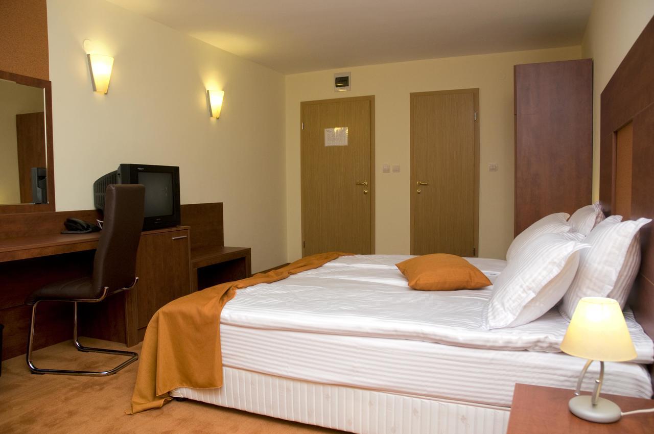 Hotel 4 Zona Sofia Eksteriør billede